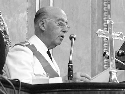 Francisco Franco durante discurso en el acto de  jura de lealtad ante las Cortes lealtad al Jefe del Estado del príncipe Don Juan Carlos de Borbón el 23 de julio de 1969.