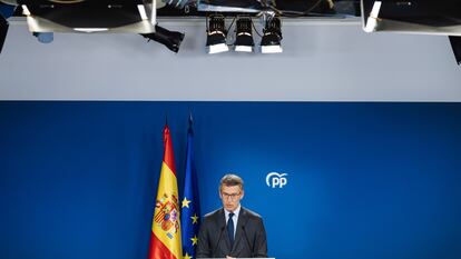 El líder del PP, Alberto Núñez Feijóo, durante una comparecencia de prensa, este martes en Madrid.