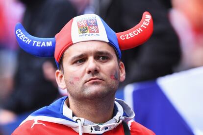 La tristeza en la cara de un hincha de República Checa. 