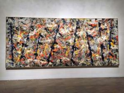 El cuadro 'Blue Poles' (1953), obra maestra de Jackson Pollock, fue comprado en 1973 por el Gobierno y se exhibe en el Museo Nacional en Canberra.