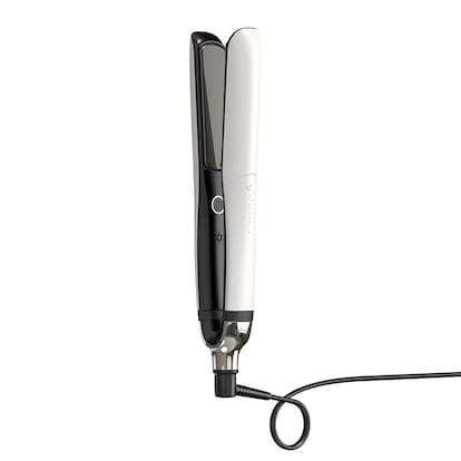 La última styler de ghd, platinum +, que predice las necesidades y secciones del cabello para adaptar la temperatura, baja 30 euros (hasta los 235 €), misma rebaja que aplica a otros productos de la marca.