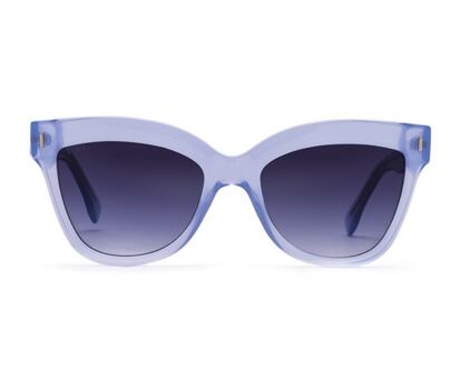 Si buscas un par de gafas de sol que le den ese toque sofisticado y relajado al mismo tiempo a tu estilo, el modelo Maui en color azul transparente de Tiwi es justo lo que necesitas.

69€

 