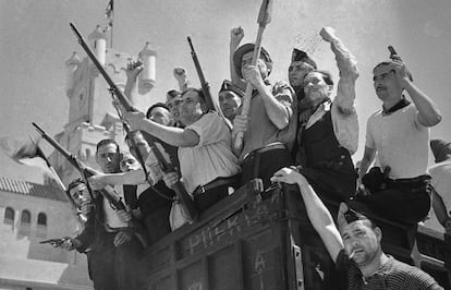 Milicians a la caserna Bakunin (Bruc), en una foto d'Antoni Campañà de l'agost del 1936.