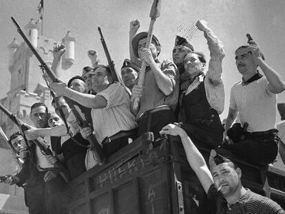 Milicians a la caserna Bakunin (Bruc), en una foto d'Antoni Campañà de l'agost del 1936.