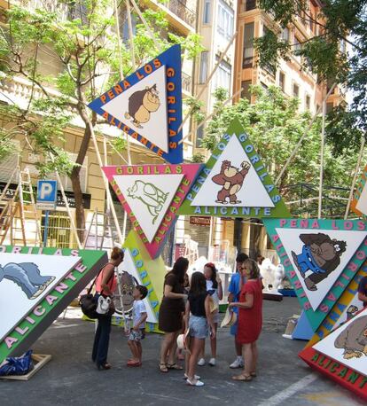 Entrada de la barraca de Los Gorilas en Alicante.