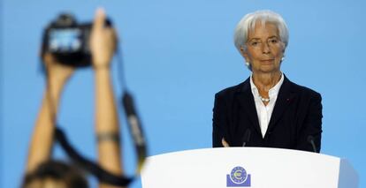 La presidenta del BCE, Chirstine Lagarde, en rueda de prensa el 27 de octubre