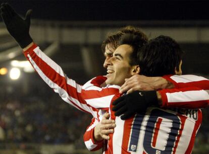 Jurado celebra su gol con sus compañeros.