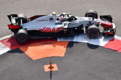 Kevin Magnussen conduciendo su monoplaza.