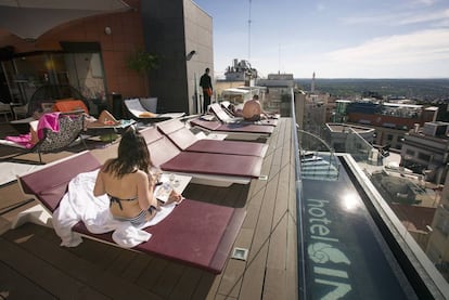Terraza de un hotel en Madrid, en una imagen de archivo.