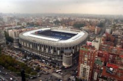 13/11/03. NUEVA VISERA DEL ESTADIO SANTIAGO BERNABEU
 TODO CUBIERTO
  NA MA20 4COL