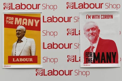 Pósters de Jeremy Corbyn en la tienda del Partido Laborista durante el Congreso que celebra en Liverpool