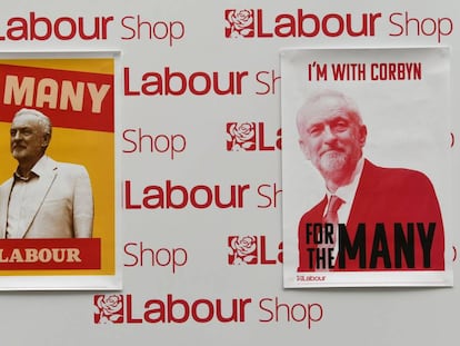 Pósters de Jeremy Corbyn en la tienda del Partido Laborista durante el Congreso que celebra en Liverpool