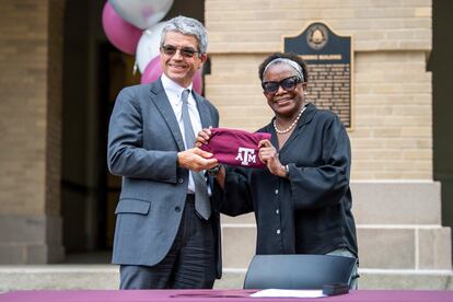 Former Interim Dean of the College of Arts and Sciences José Luis Bermúdez, left, welcomes Kathleen McElroy as the Department of Communication and Journalism's director of journalism at a ceremony in front of A&M's Academic Building, Tuesday, June 13, 2023,