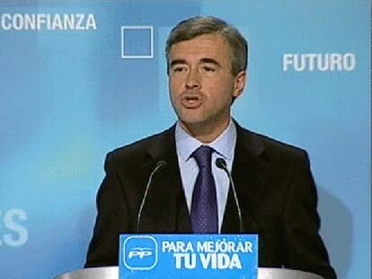 Acebes anima a los ciudadanos a comparar entre Zapatero y Rajoy