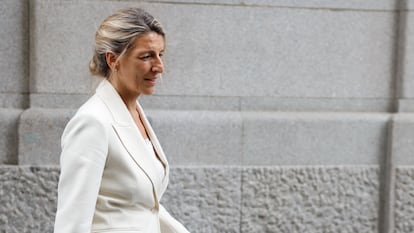 La líder de Sumar y vicepresidenta segunda del Gobierno, Yolanda Díaz, sale del Círculo de Bellas Artes de Madrid tras anunciar su renuncia como coordinadora de la formación.