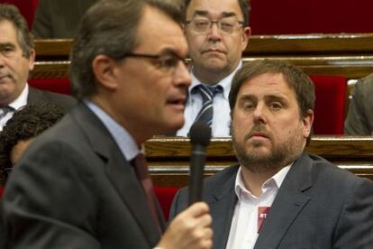 Junqueras observa a Mas.