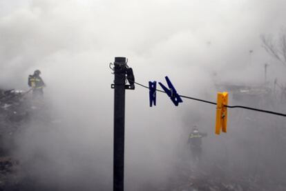 Vista del humo durante el incendio.