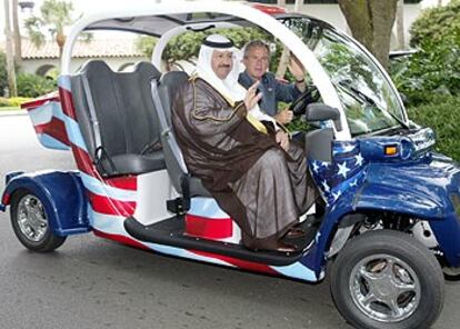 El presidente de Irak, Gazi al Yauar (izquierda), y George W. Bush, en Sea Island.