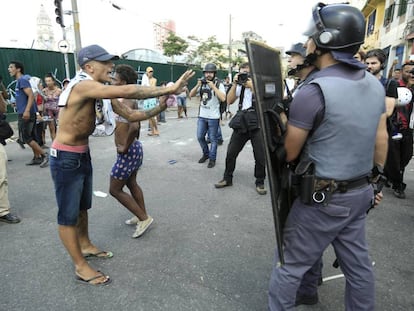 Policiais na regi&atilde;o da cracol&acirc;ndia.