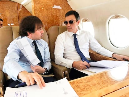 El presidente del Gobierno, Pedro Sánchez, montado en su flamante avión.