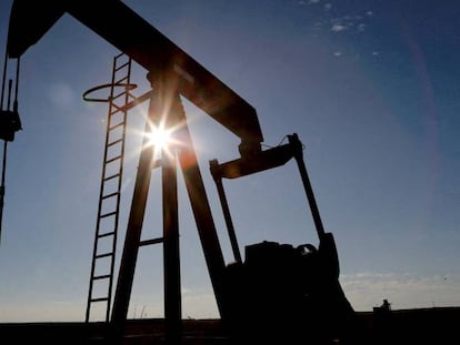El petróleo cae a mínimos de enero ante el aumento de las restricciones en China