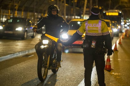 Control d'alcoholèmia a la Gran Via de Barcelona.