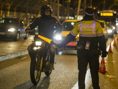 Control d'alcoholèmia a la Gran Via de Barcelona.