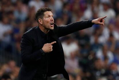 Simeone, durante el derbi ante el Madrid en el Bernabéu.