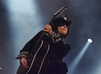 El cantante español  durante un concierto en el Estadio Azteca de Ciudad de México como parte de su gira 'Hellville'