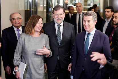 El letrado de las Cortes Benigno Pendás; la presidenta del Congreso, Francina Armengol; el expresidente del Gobierno Mariano Rajoy; y el líder del PP, Alberto Núñez Feijóo, durante la presentación en el Congreso del libro 'Discursos parlamentarios de Mariano Rajoy Brey, Presidente del Gobierno 2011-2018', este jueves.