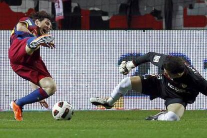 Messi, ante Javi Varas.