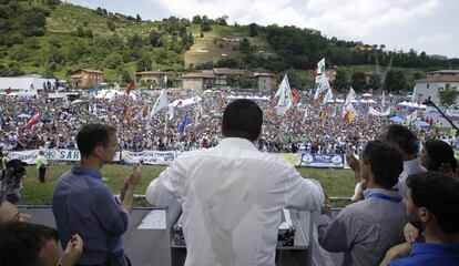 Matteo Salvini se dirige a su público, este domingo en Pontida.