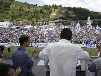 Matteo Salvini se dirige a su público, este domingo en Pontida.