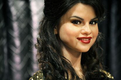¿Selena Gómez o Morticia Adams? Adiós a la expresión dulce de la cantante en su reproducción de cera.