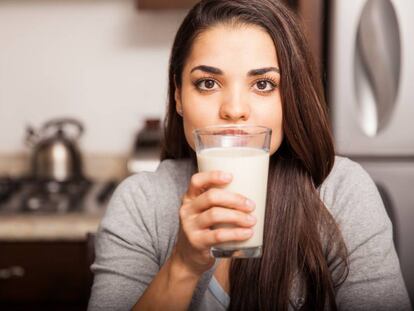 Desmontamos (con ayuda de la ciencia) ocho tópicos falsos sobre la leche