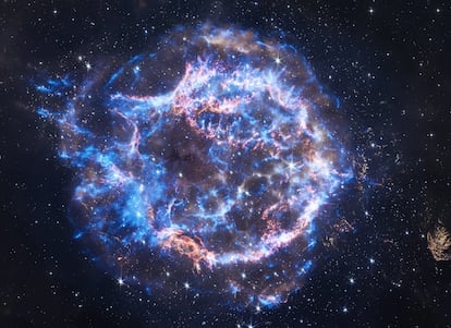 Cassiopeia A, um remanescente de supernova, observado pelo telescópio espacial Chandra.