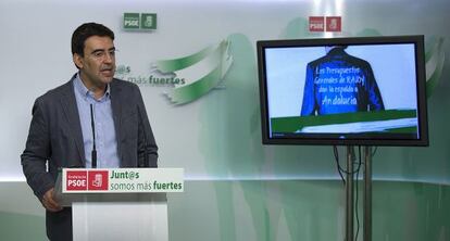 Mario Jim&eacute;nez, durante la presentaci&oacute;n de una campa&ntilde;a contra los Presupuestos del Estado.