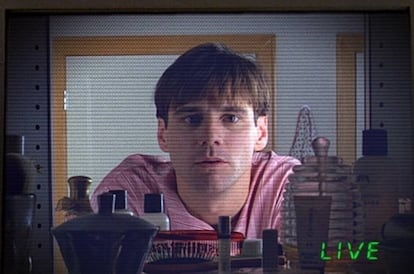 Jim Carrey en 'El show de Truman', la película en la que la vida de un hombre era grabada las 24 horas y convertida en un espectáculo sin su conocimiento.