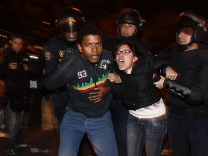 Dos detenidos en los enfrentamientas con la policía