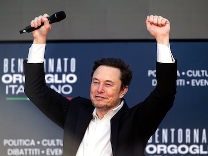 Elon Musk, dueño de X, en la conferencia del partido de Georgia Meloni en Roma, el pasado 16 de diciembre.