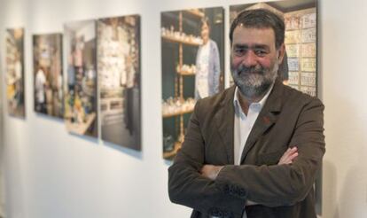 Joan Fontcuberta, en la exposici&oacute;n del Centro Arts Santa M&ograve;nica de Barcelona.