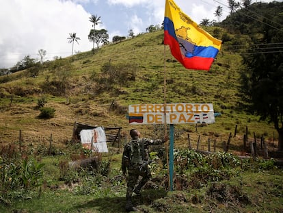 Un integrante de las disidencias en Tacueyo (Colombia), el 26 de septiembre.