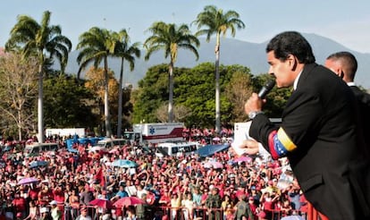 Maduro se dirige a seguidores de Chávez en Caracas.