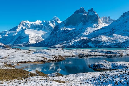 Los lagos de Nordenskjold Pehoé con los Cuernos del Paine.