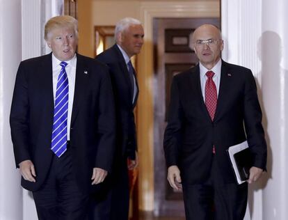 Donald Trump y Andrew Puzder en noviembre de 2016