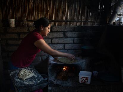 Una mujer mixteca en su casa de Yalalag, Oaxaca.