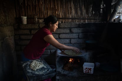 Una mujer mixteca en su casa de Yalalag, Oaxaca.