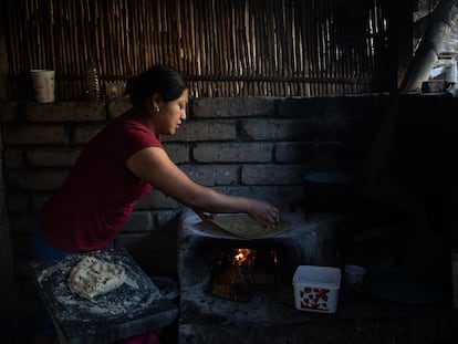 Una mujer mixteca en su casa de Yalalag, Oaxaca.