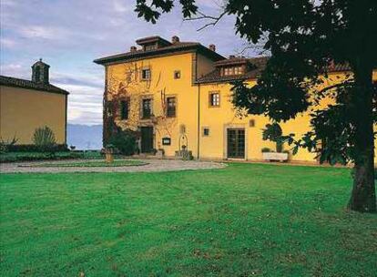 Exterior del hotel asturiano Palacio de Cutre, en una casona del siglo XVI.