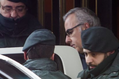 Alfonso Basterra en el registro de su casa